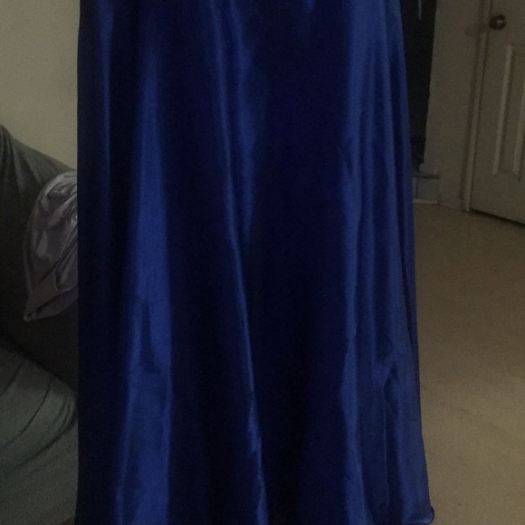 Formal dress - Picture 3 of 5